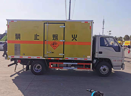 无锡爆破器材运输车工人安全操作规范与智能技术保障